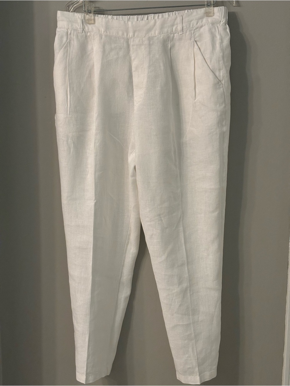 Garnet Hill white linens pants, back elastic waistband, flat front, side pockets